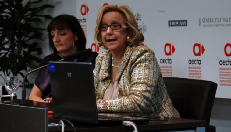 Inmaculada Sánchez Ramos en una conferencia